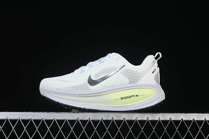 Picture of Nike Vomero 18 _SKUfw20772157075846194fw